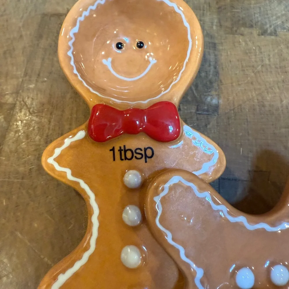 Pier 1 Imports Gingerbread Man Ceramic Measuring Spoons Set Christmas Holiday